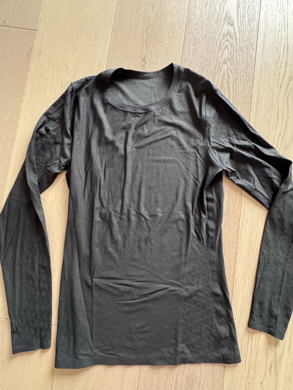 Men’s Lululemon Long Sleeve Black Top Size Small